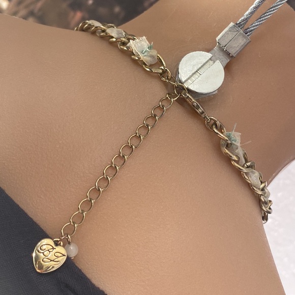 BETSEY JOHNSON - 💀necklace w rhinestones & roses, gold tone chain w ribbon - Picture 15 of 16